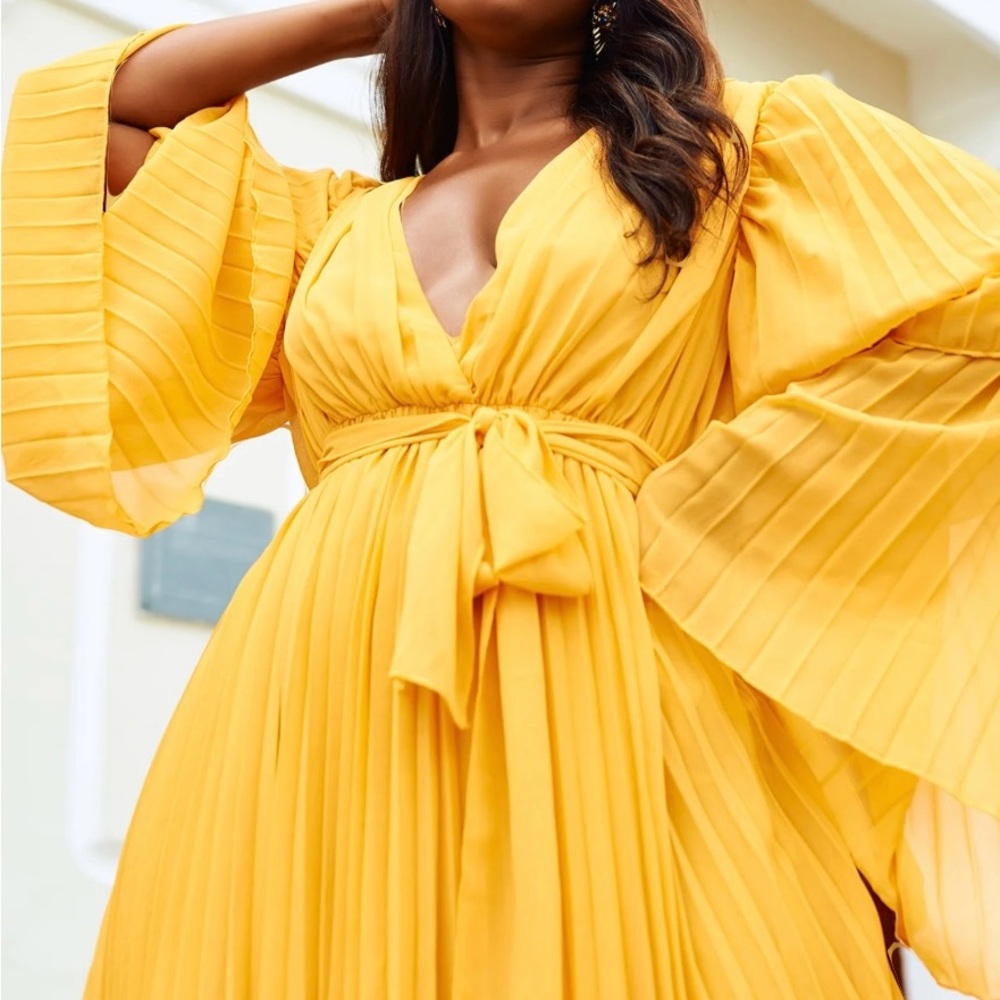 REBDOLLS Anika Wide-Pleated Mini A Line Dress. Size large (10-12).Bright yellow.